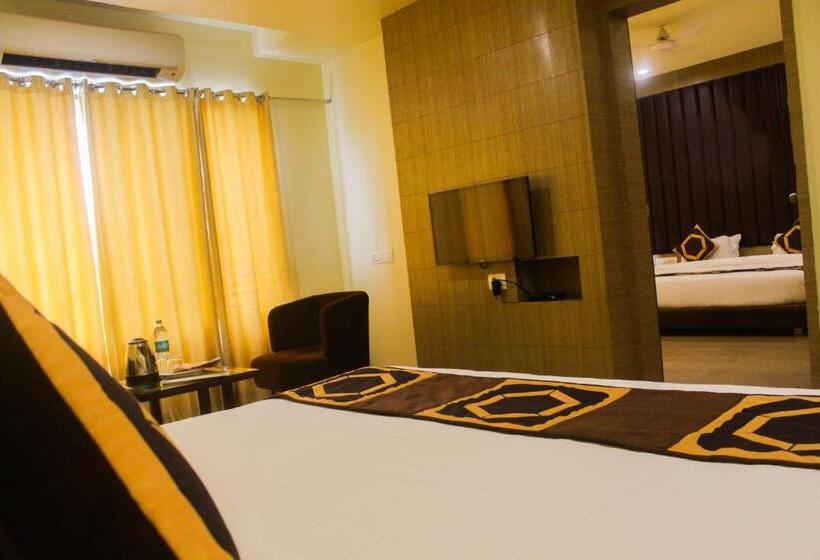 Solitaire Hotel And Resorts