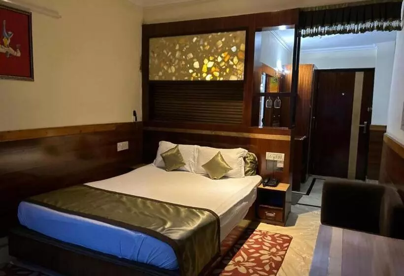 Goroomgo Hotel Gandhi S Paradise Dharamshala