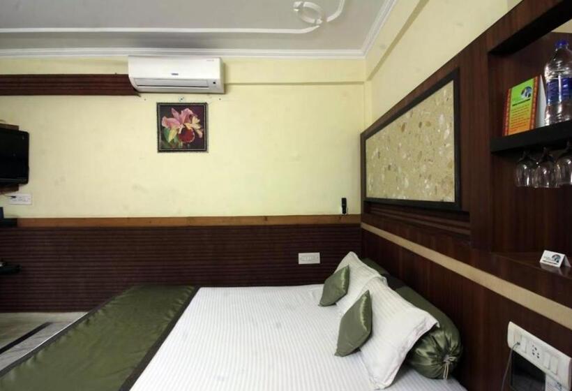 Goroomgo Hotel Gandhi S Paradise Dharamshala