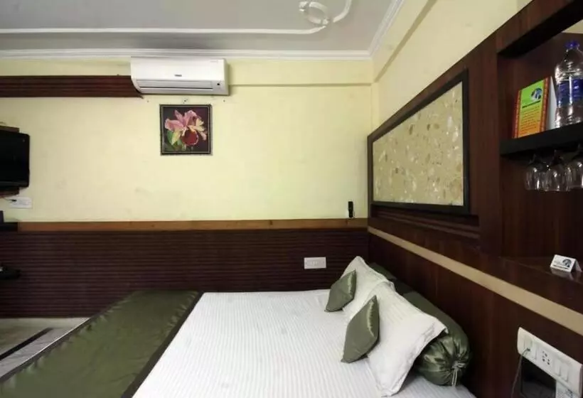 Goroomgo Hotel Gandhi S Paradise Dharamshala