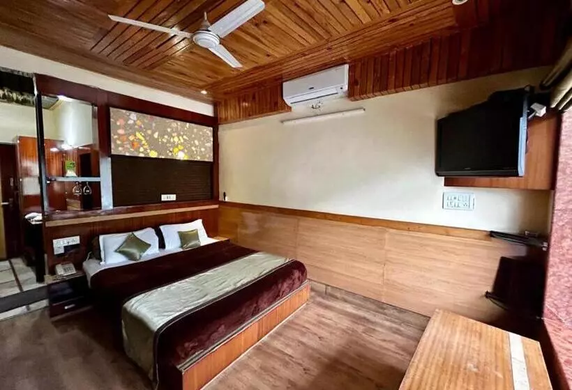 Goroomgo Hotel Gandhi S Paradise Dharamshala