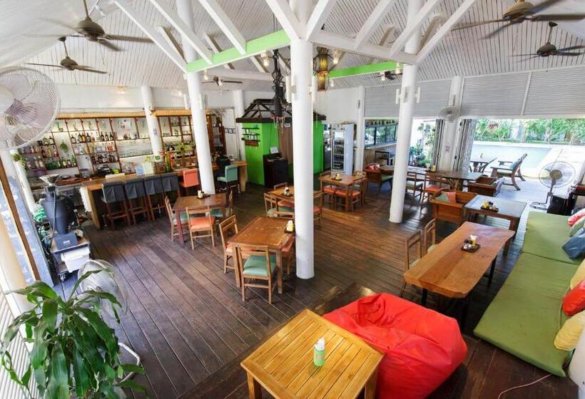 هتل Greenlight Fisherman S Village Resort & Café