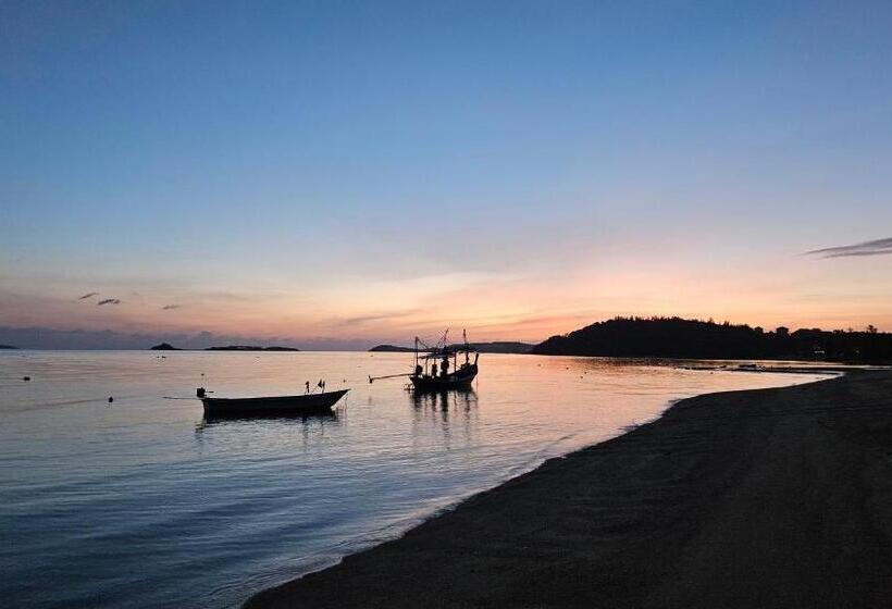 هتل Greenlight Fisherman S Village Resort & Café