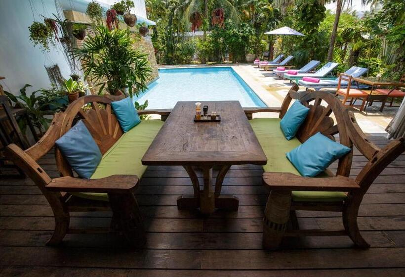 هتل Greenlight Fisherman S Village Resort & Café