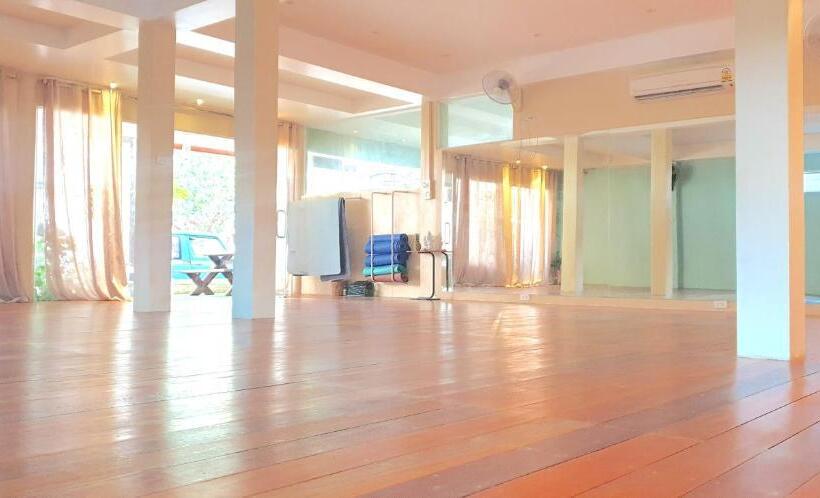 هتل Greenlight Fisherman S Village Resort & Café