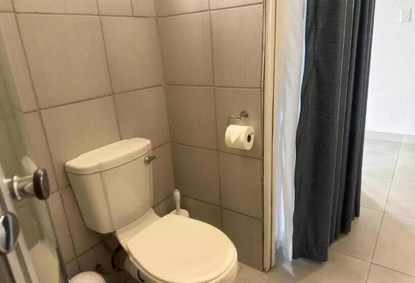 ペンション Room In Guest Room   Busa House Self Catering Guest House