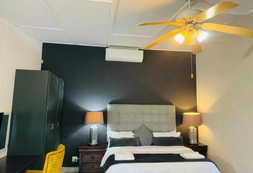 ペンション Room In Guest Room   Busa House Self Catering Guest House