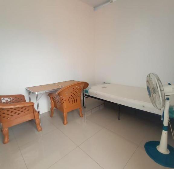 Szálló Almic Guesthouse Bogor