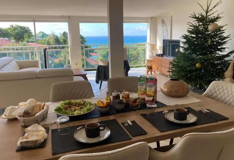 تختخواب و صبحانه La Romarine