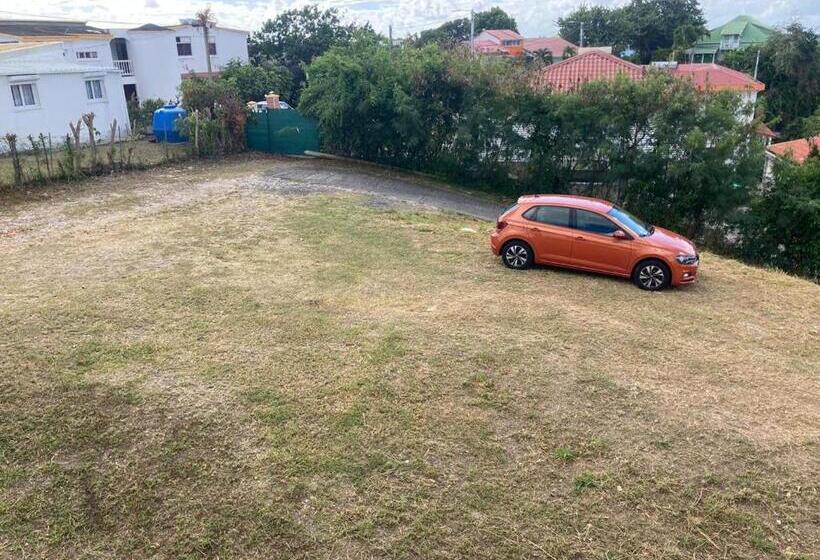 تختخواب و صبحانه La Romarine