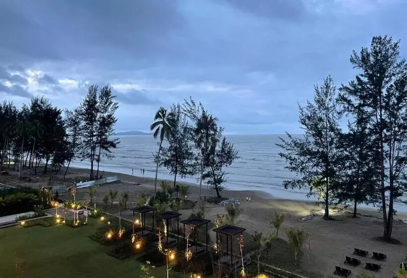 Getawayhub Roxy Sematan Beach Apartment