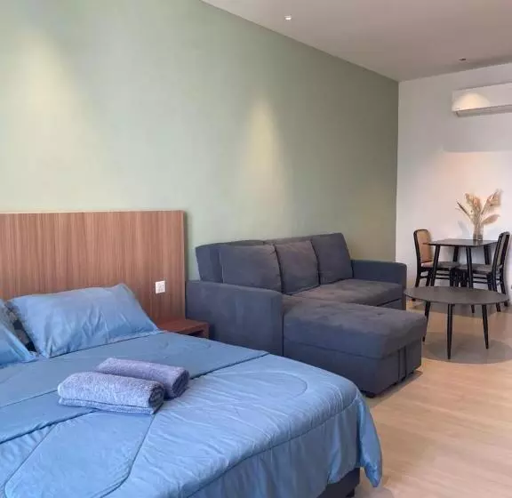 Getawayhub Roxy Sematan Beach Apartment