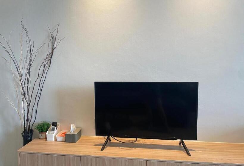 Getawayhub Roxy Sematan Beach Apartment