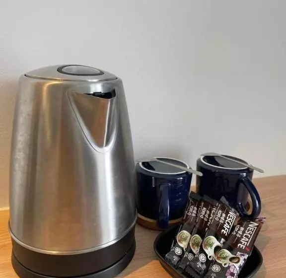 Getawayhub Roxy Sematan Beach Apartment