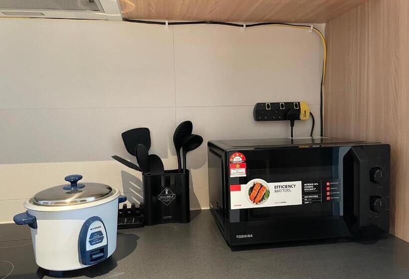 Getawayhub Roxy Sematan Beach Apartment