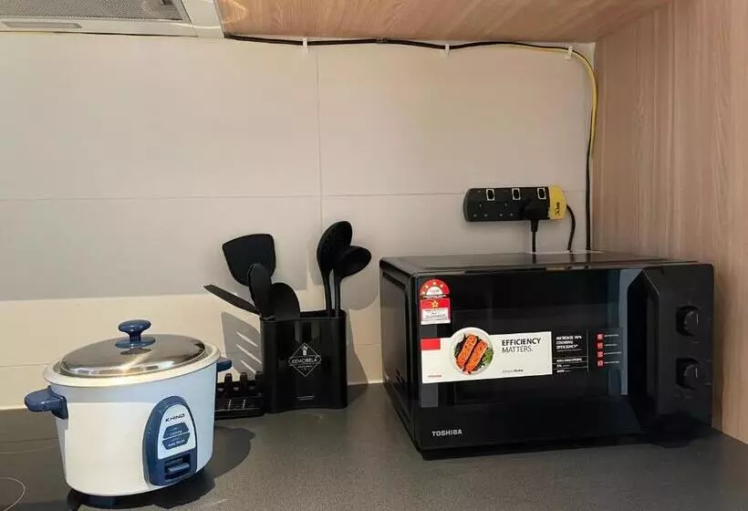 Getawayhub Roxy Sematan Beach Apartment