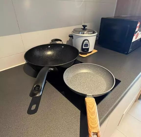 Getawayhub Roxy Sematan Beach Apartment