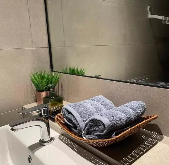 Getawayhub Roxy Sematan Beach Apartment