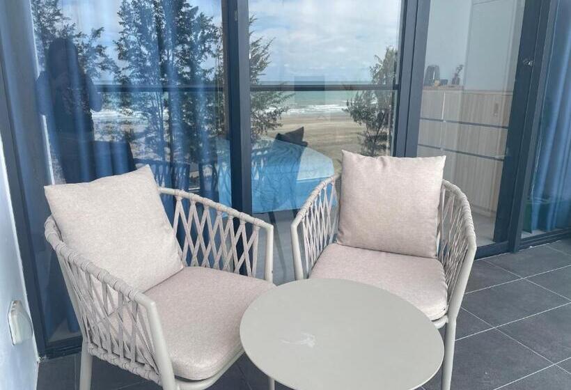 Getawayhub Roxy Sematan Beach Apartment