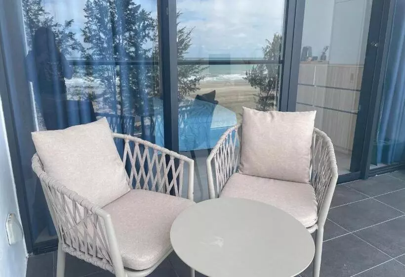 Getawayhub Roxy Sematan Beach Apartment