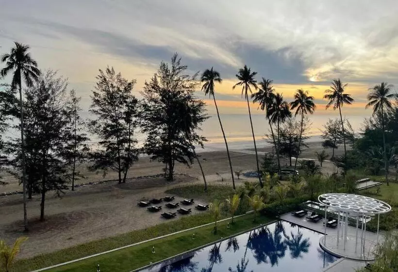 Getawayhub Roxy Sematan Beach Apartment