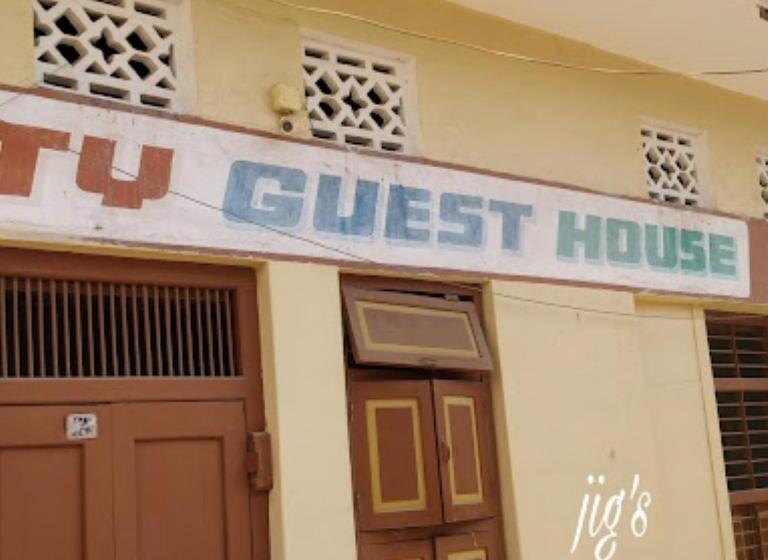 בית מלון כפרי City Guest House Bhuj