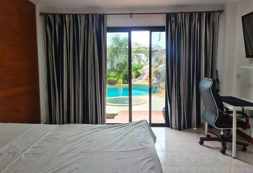 Hotelli Poo Villa Rawai
