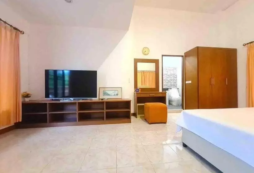Hotelli Poo Villa Rawai