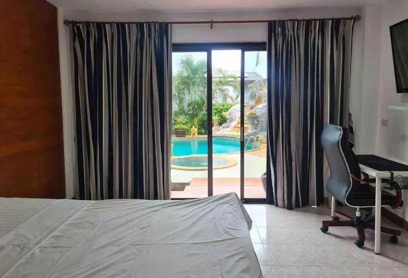 Hotelli Poo Villa Rawai