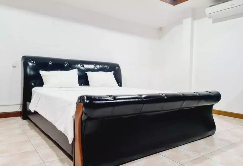 Hotelli Poo Villa Rawai