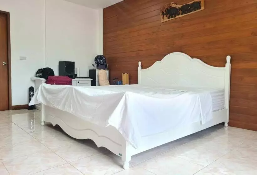 Hotelli Poo Villa Rawai