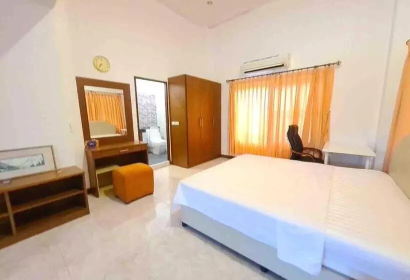 Hotelli Poo Villa Rawai
