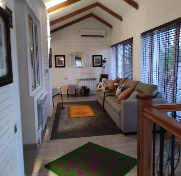 پانسیون The Oldman House