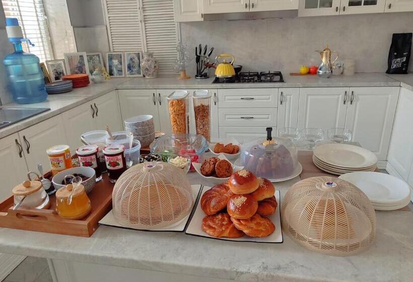 پانسیون The Oldman House