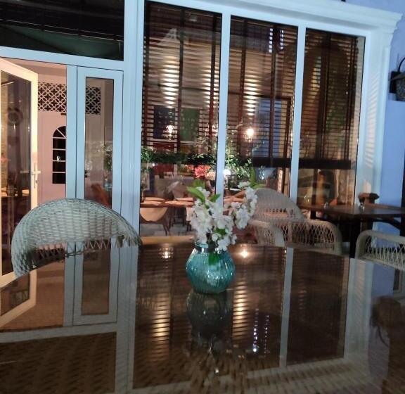 پانسیون The Oldman House