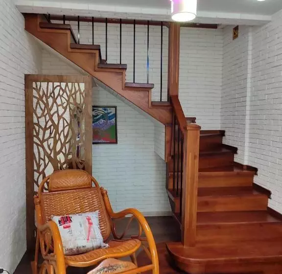 پانسیون The Oldman House