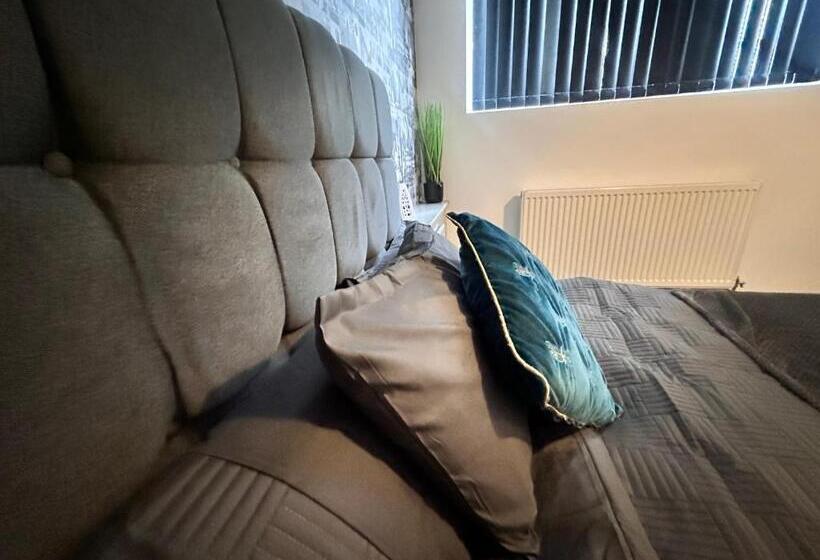 Adelphi Rooms Preston