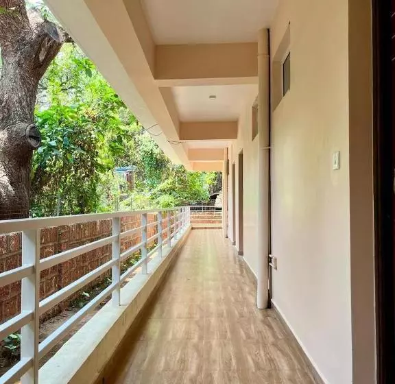 Hotelli Sterling Garden Beach