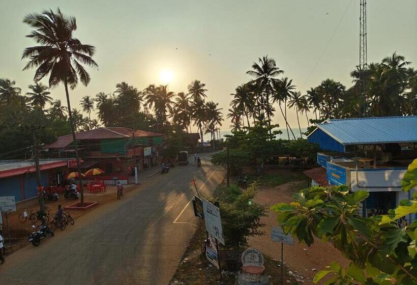 ペンション Sea Waves Inn