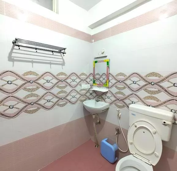 هتل Arya Palace Puri