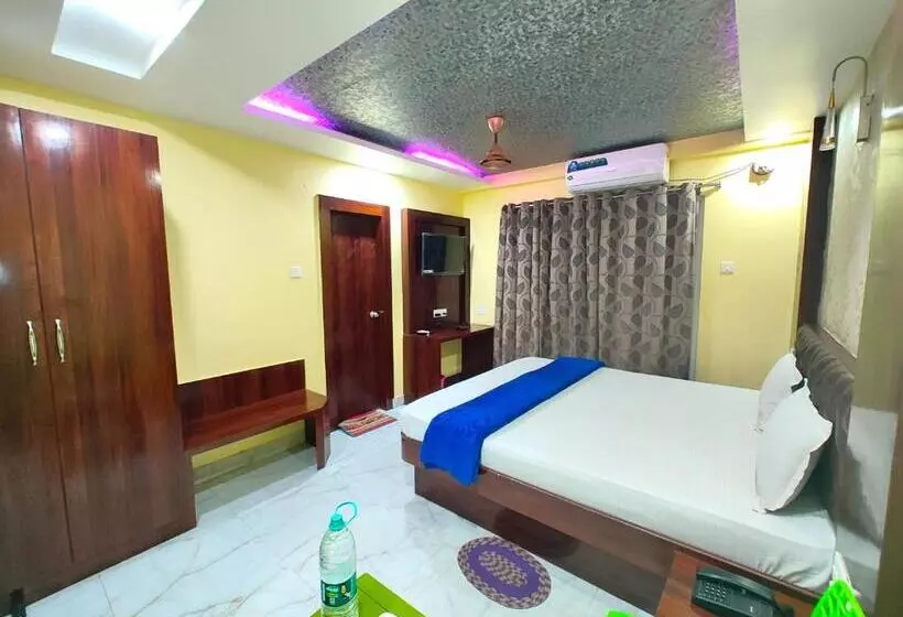 هتل Arya Palace Puri