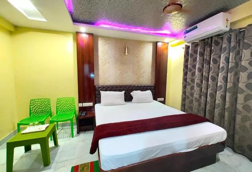 هتل Arya Palace Puri