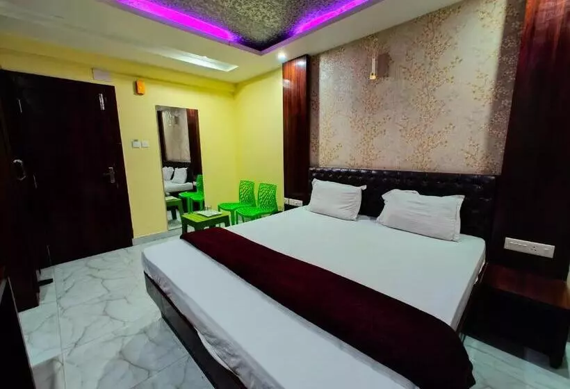 هتل Arya Palace Puri