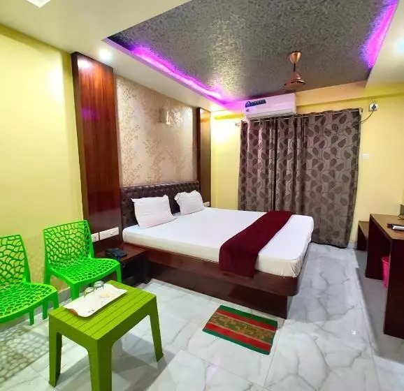 هتل Arya Palace Puri