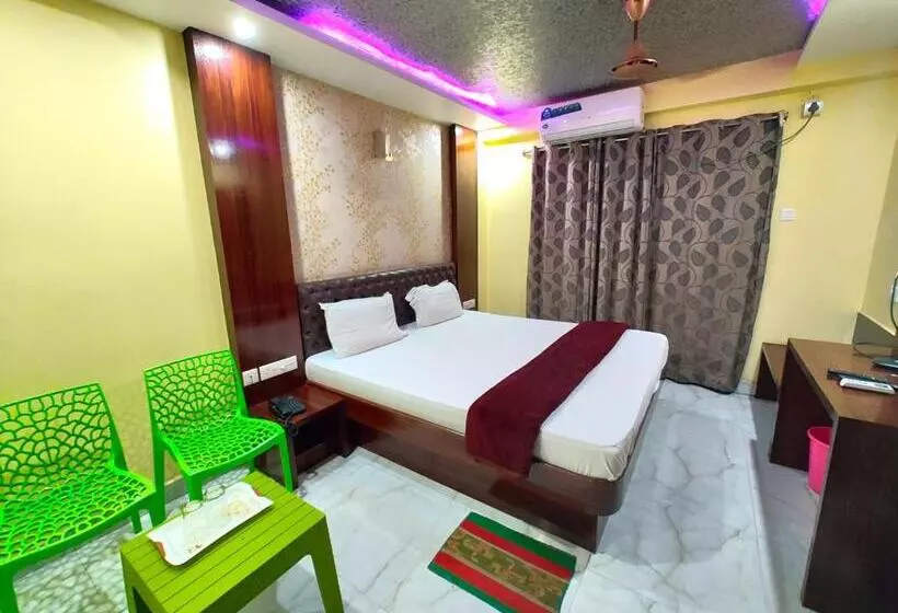 هتل Arya Palace Puri
