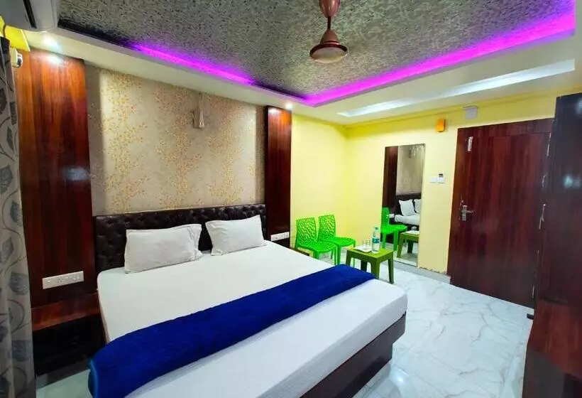 هتل Arya Palace Puri
