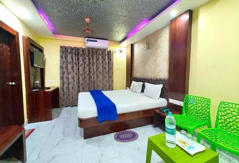 هتل Arya Palace Puri