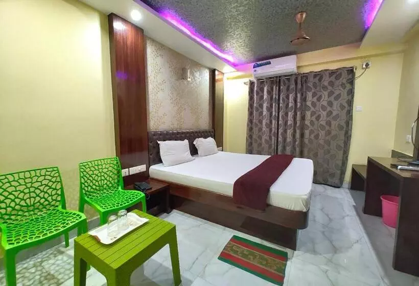 هتل Arya Palace Puri