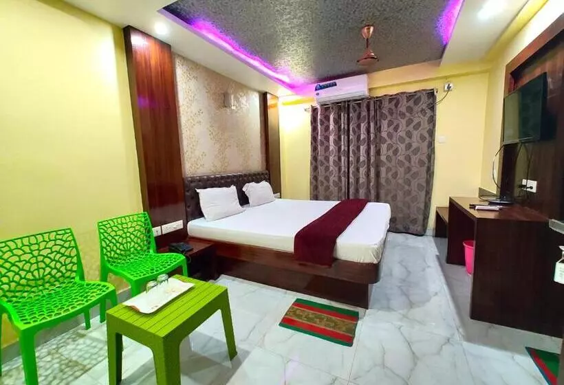 هتل Arya Palace Puri