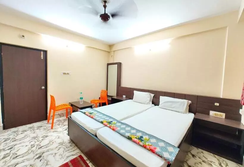 هتل Arya Palace Puri